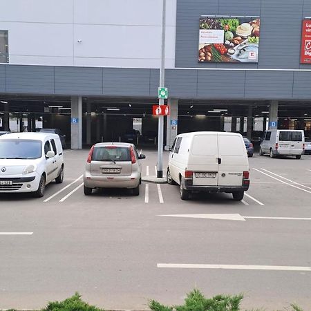 Airport 24&24 Car Parking Apartment คีชีเนา ภายนอก รูปภาพ